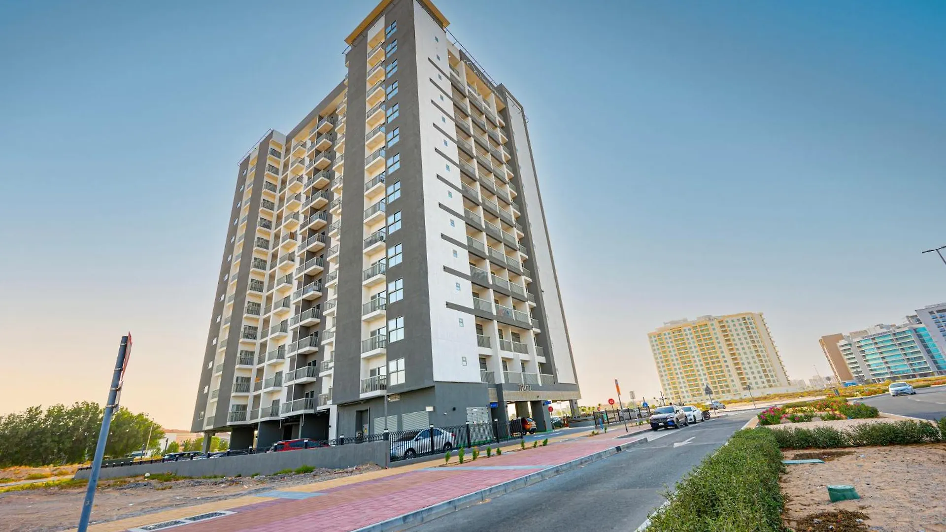 Modern Comfort In Central Dubailand Studio Dubai