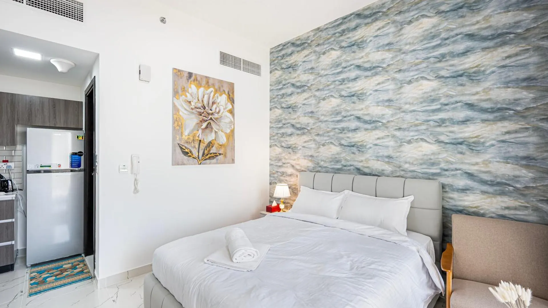 Apartment Modern Comfort In Central Dubailand Studio
