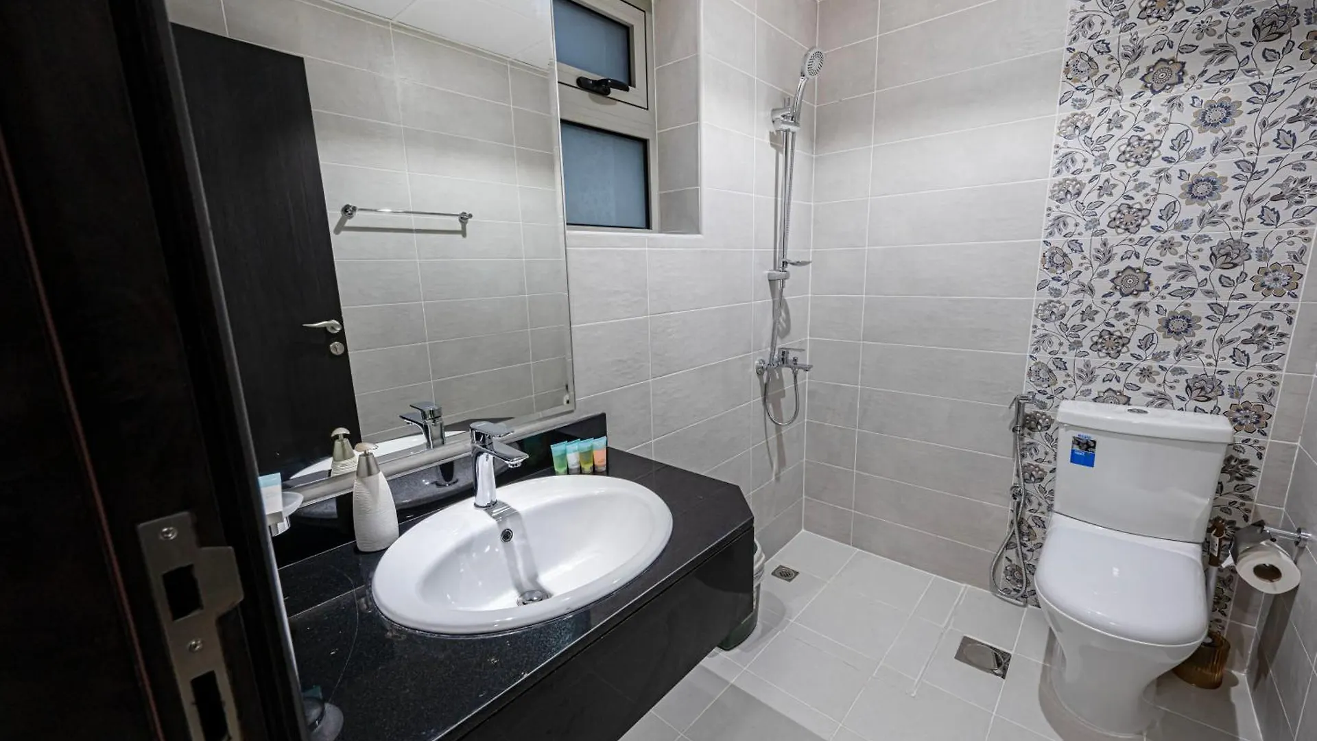 Modern Comfort In Central Dubailand Studio